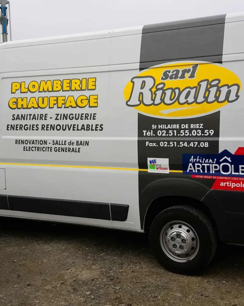 Photo du camion de la SARL Rivalin, plombier chauffagiste à Saint-Hilaire-de-Riez